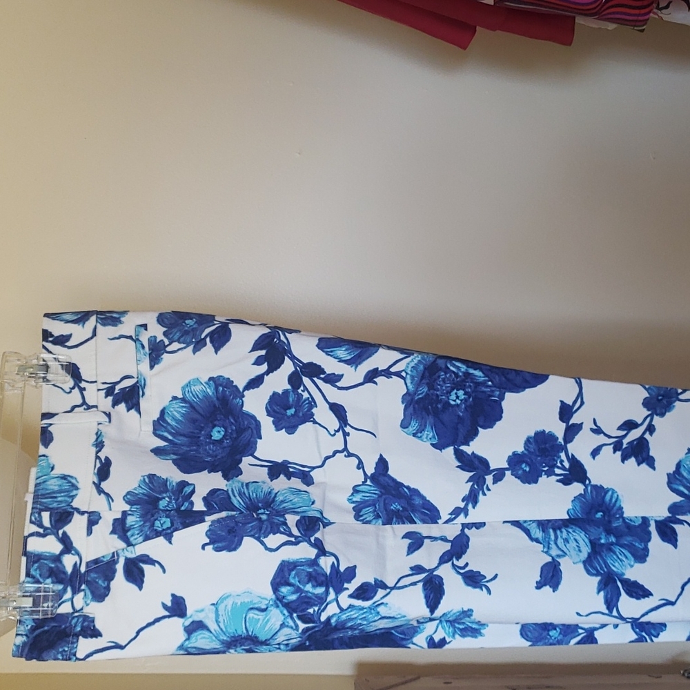 I am selling tory Burch pants - Picture 4 of 4
